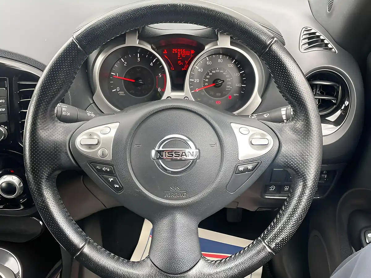 Used 2017 Nissan Juke Tekna Silver - Interior and Exterior details 18