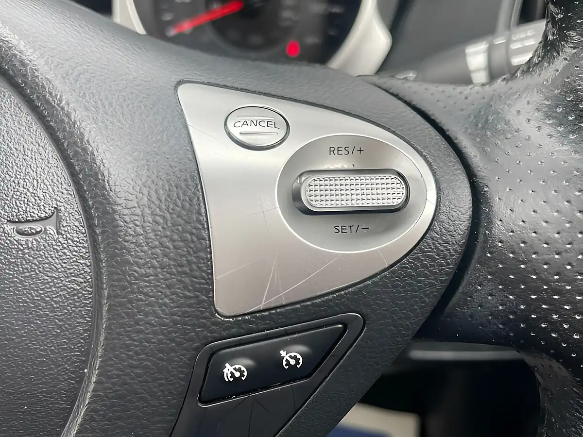 Used 2017 Nissan Juke Tekna Silver - Interior and Exterior details 19