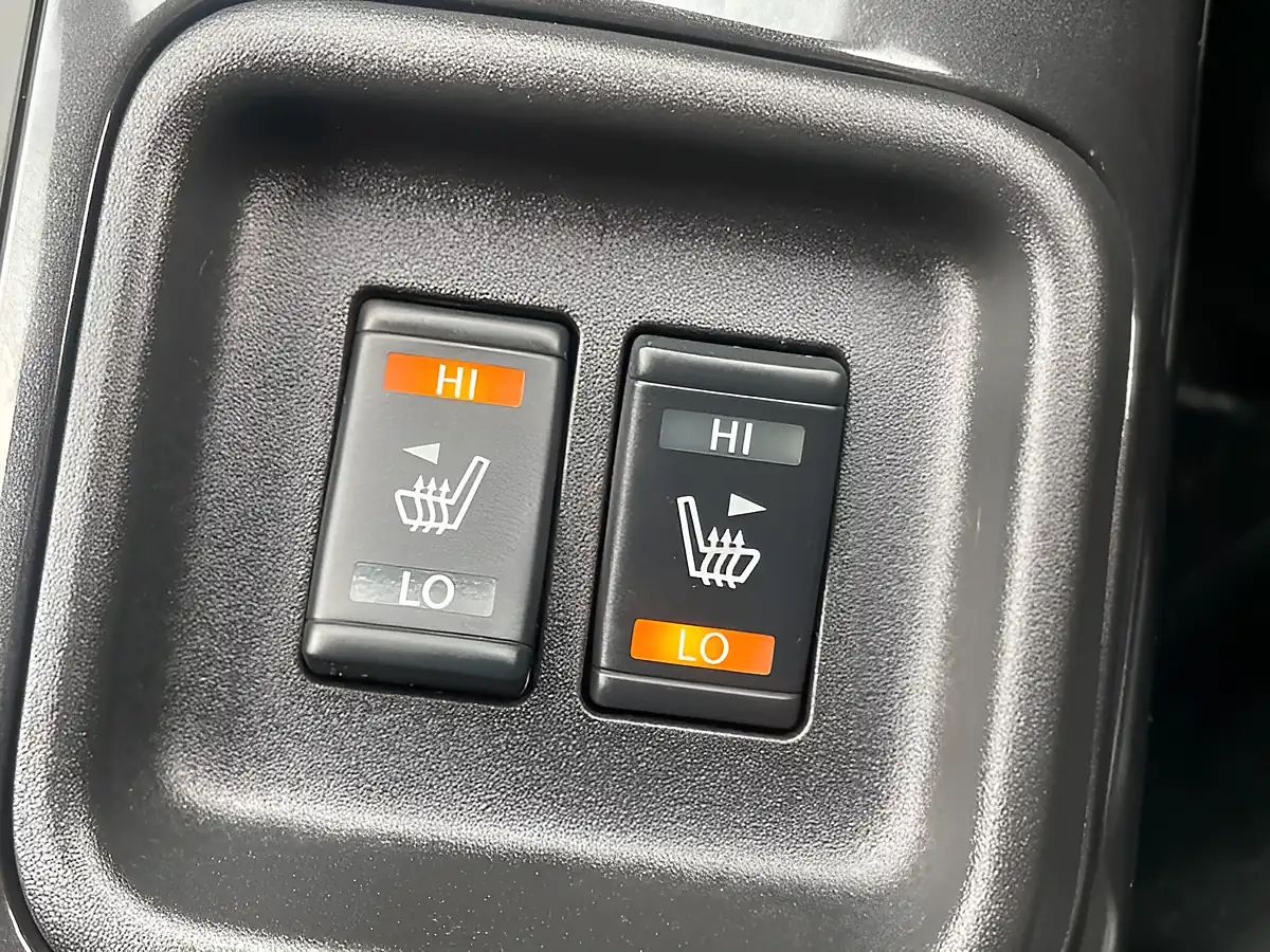 Used 2017 Nissan Juke Tekna Silver - Interior and Exterior details 20