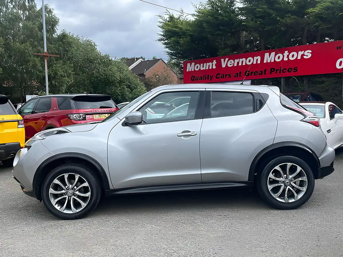 Used 2017 Nissan Juke Tekna Silver - Interior and Exterior details 3
