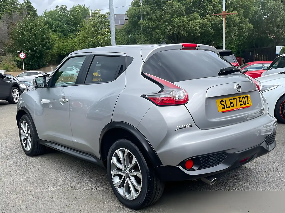 Used 2017 Nissan Juke Tekna Silver - Interior and Exterior details 4