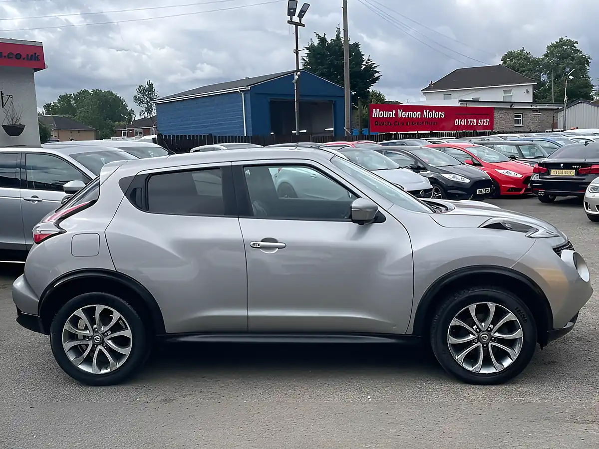 Used 2017 Nissan Juke Tekna Silver - Interior and Exterior details 7