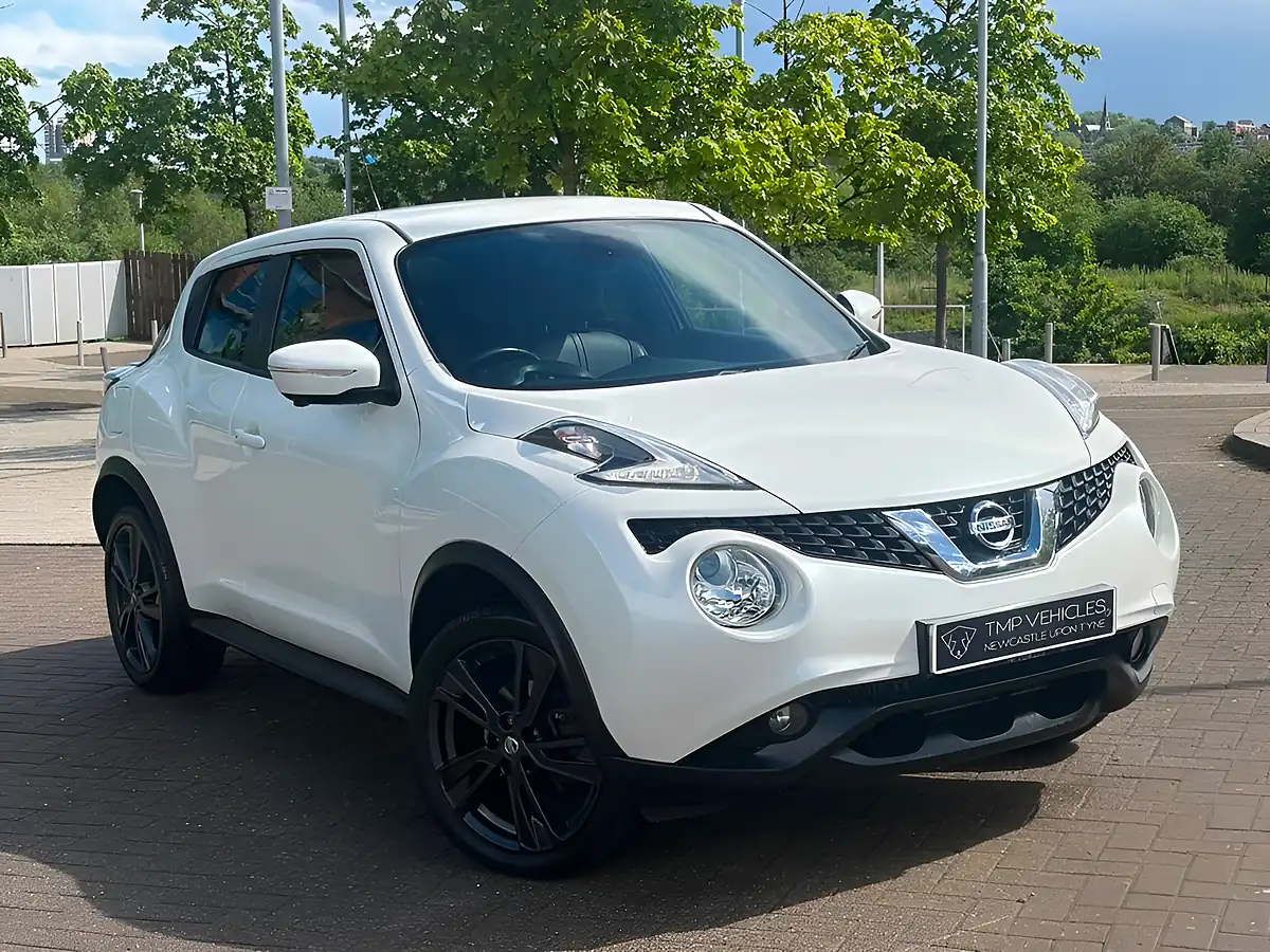 Used 2017 Nissan Juke Tekna White - Front View