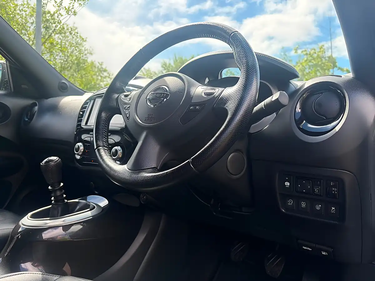 Used 2017 Nissan Juke Tekna White - Interior and Exterior details 14