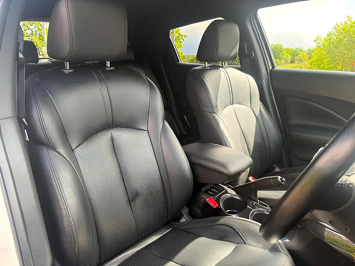 Used 2017 Nissan Juke Tekna White - Interior and Exterior details 17