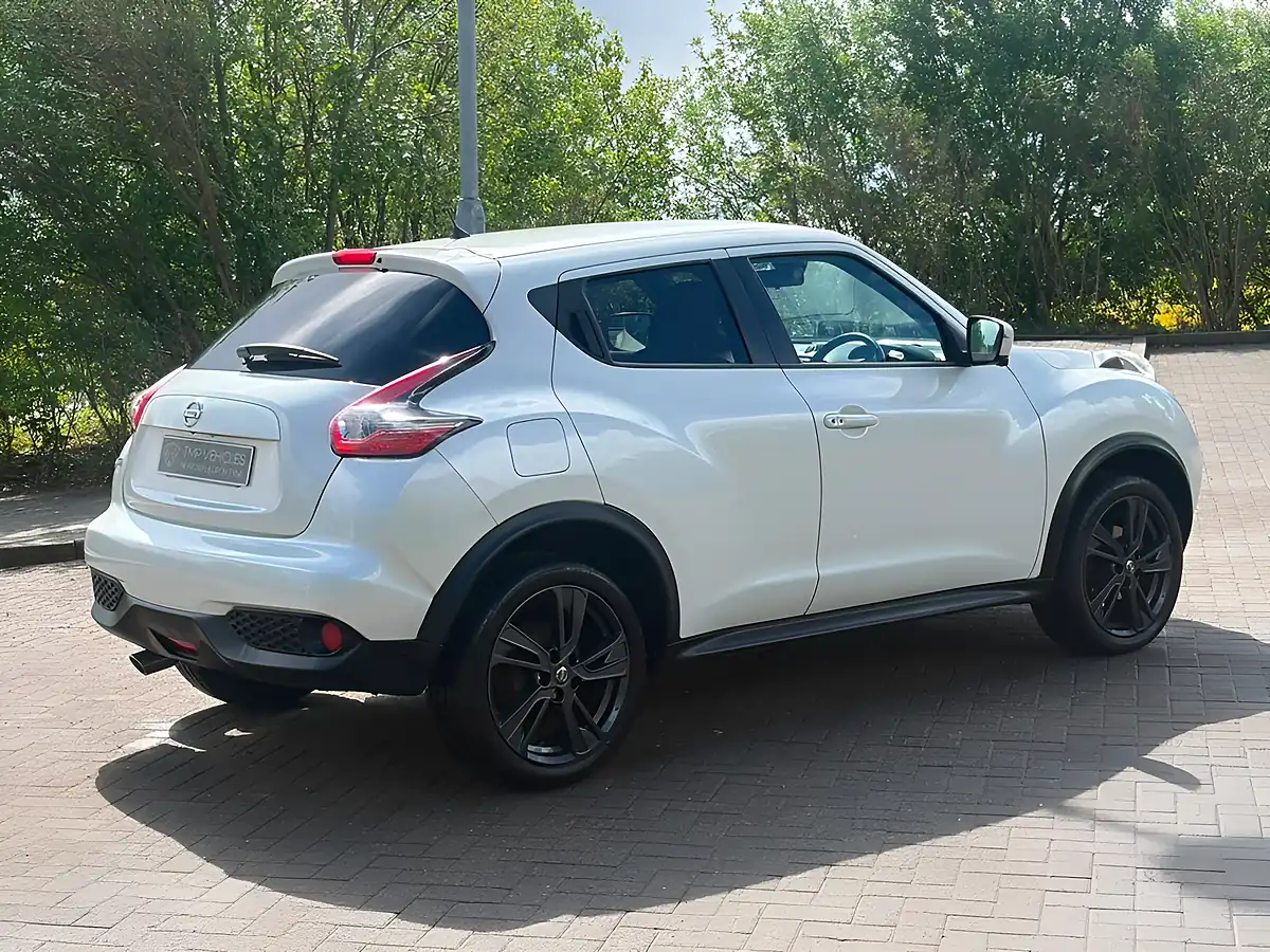 Used 2017 Nissan Juke Tekna White - Interior and Exterior details 2