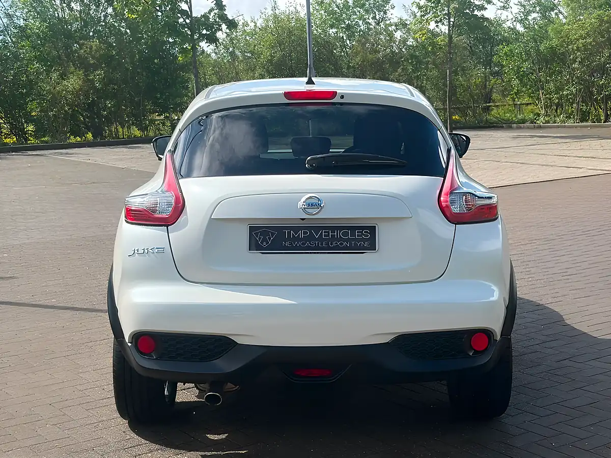 Used 2017 Nissan Juke Tekna White - Interior and Exterior details 4