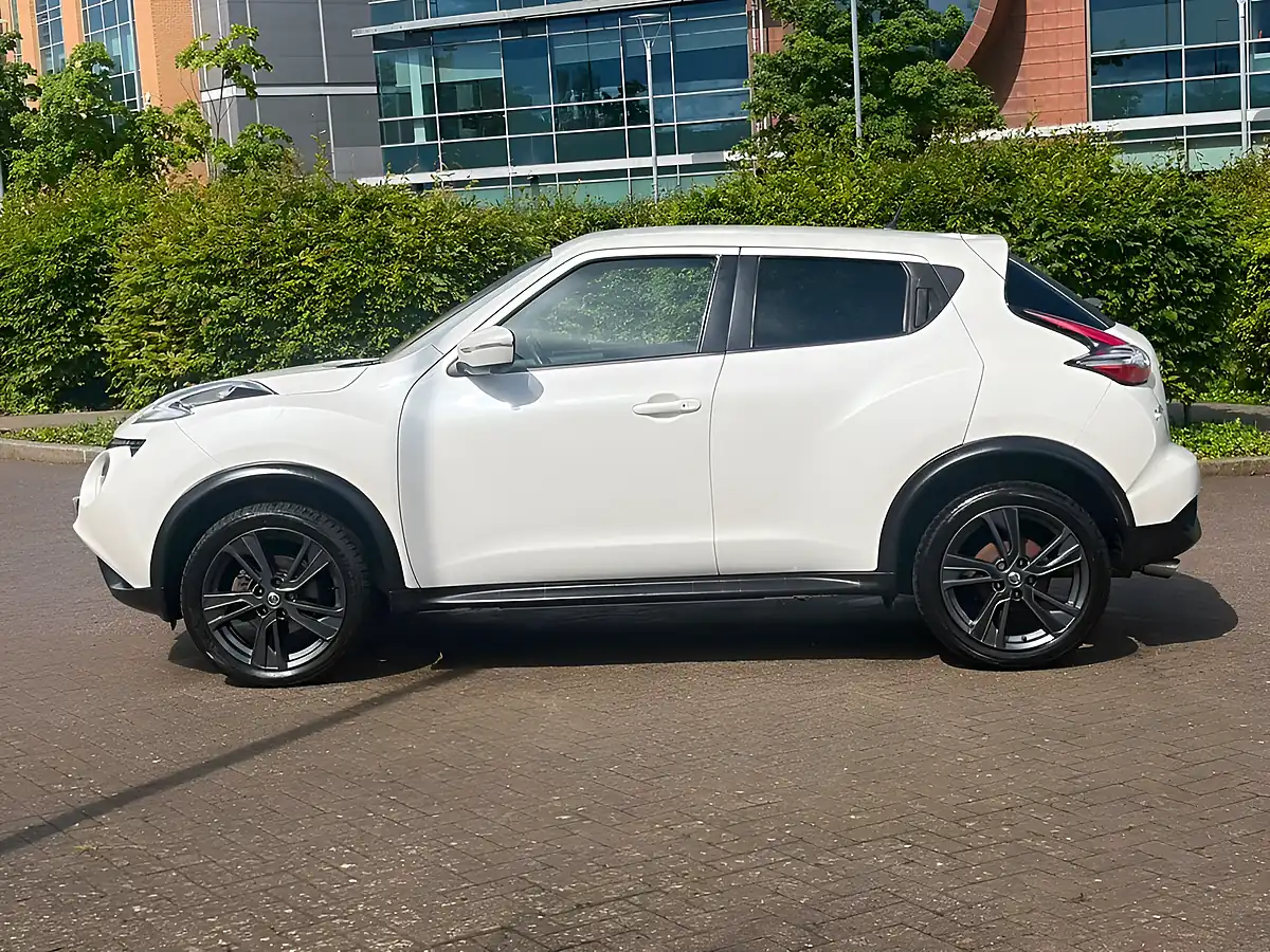 Used 2017 Nissan Juke Tekna White - Interior and Exterior details 5