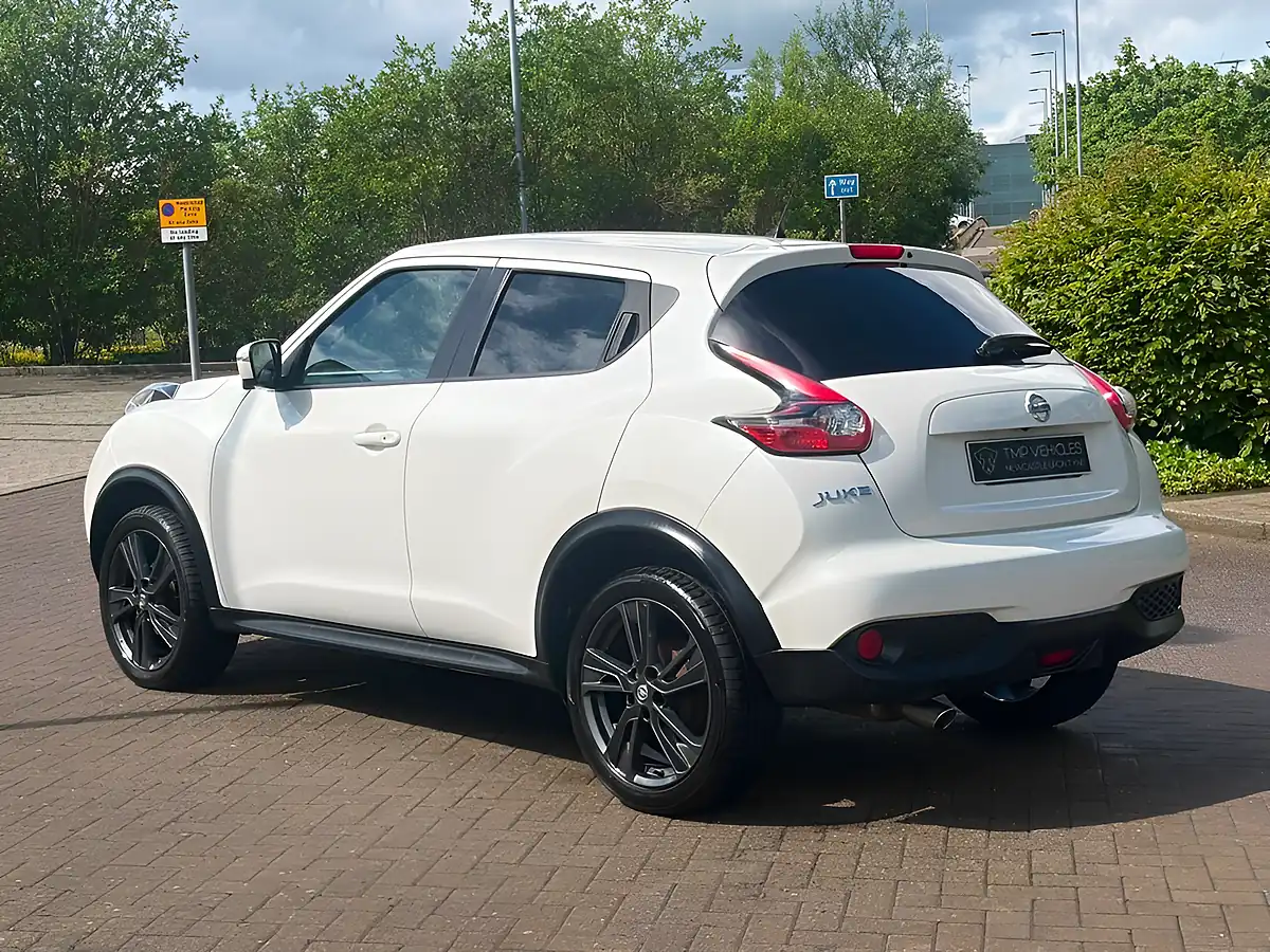 Used 2017 Nissan Juke Tekna White - Interior and Exterior details 6