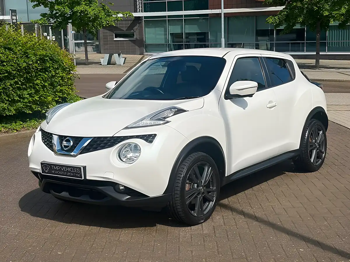 Used 2017 Nissan Juke Tekna White - Interior and Exterior details 7