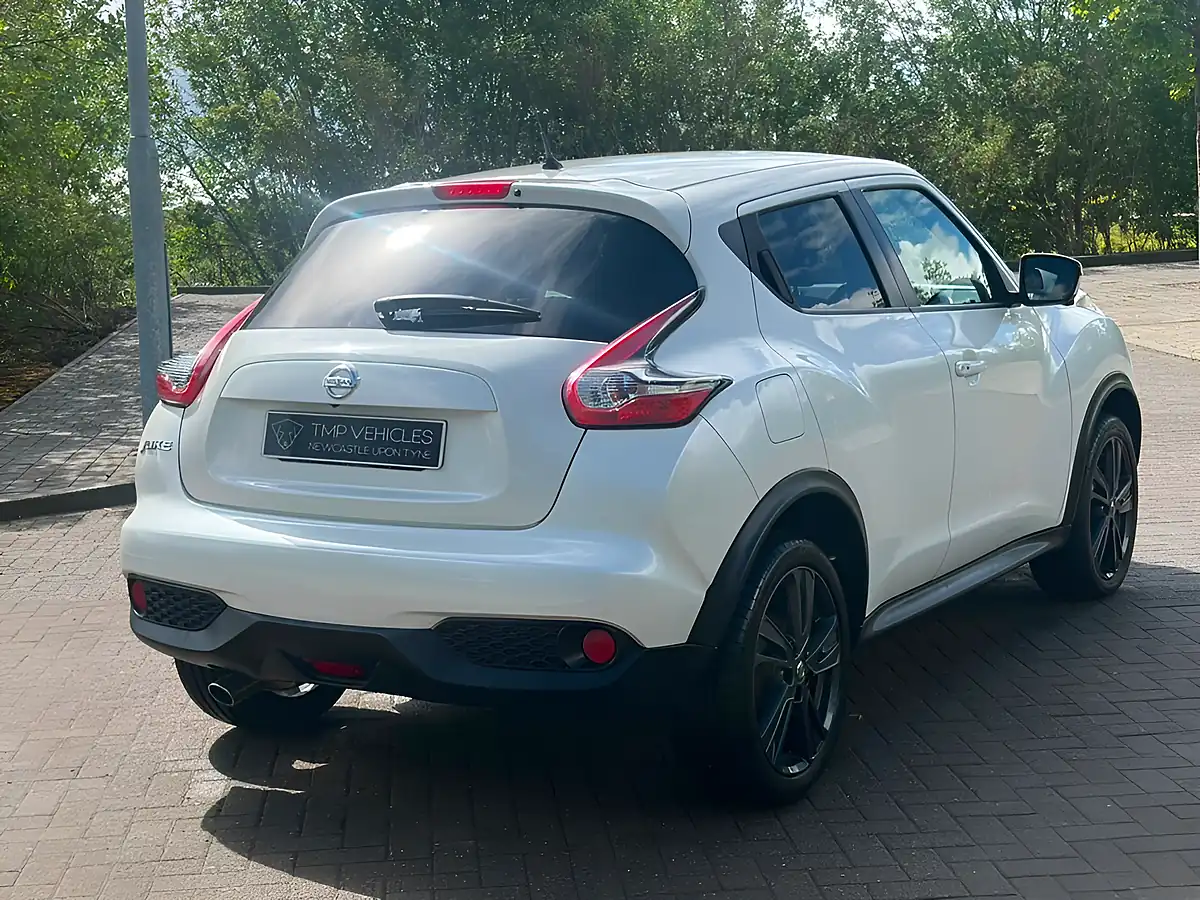 Used 2017 Nissan Juke Tekna White - Interior and Exterior details 8