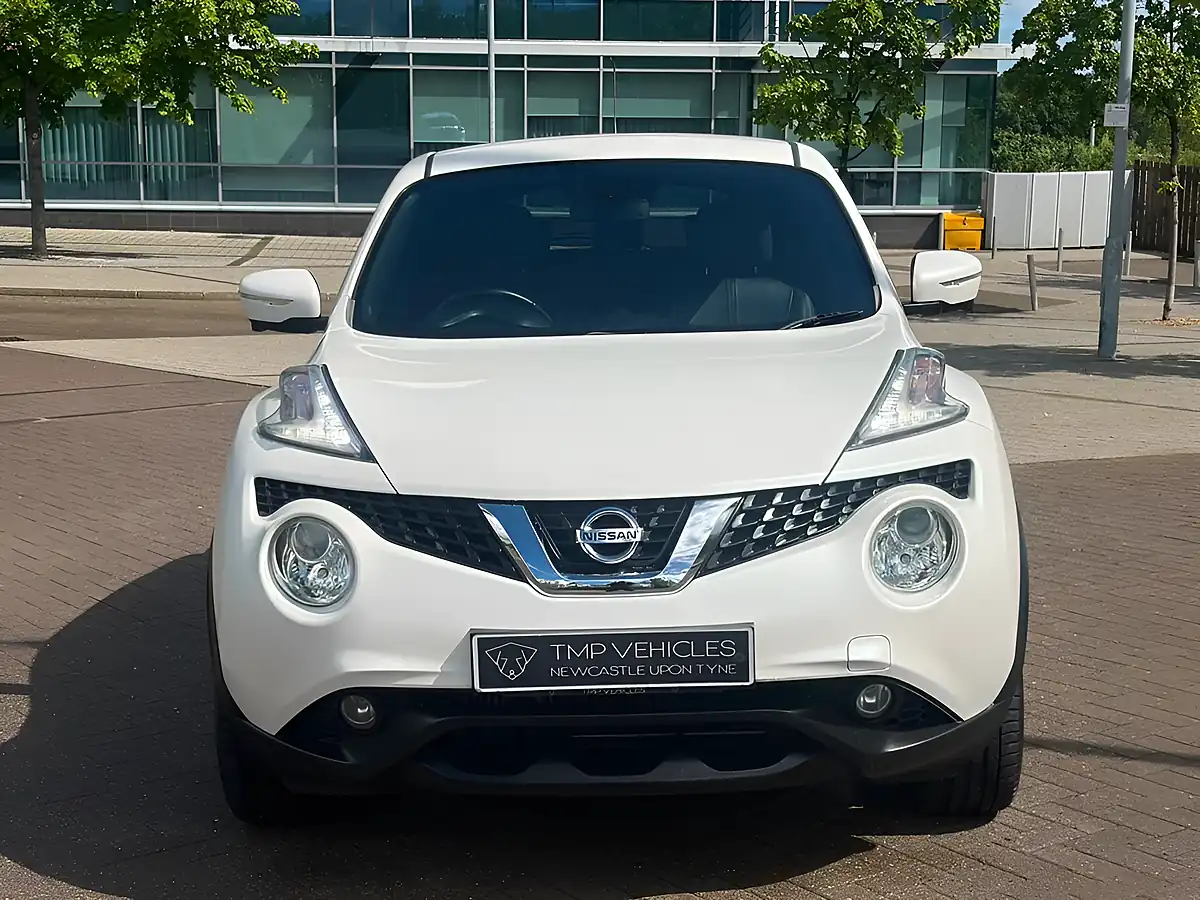 Used 2017 Nissan Juke Tekna White - Interior and Exterior details 9