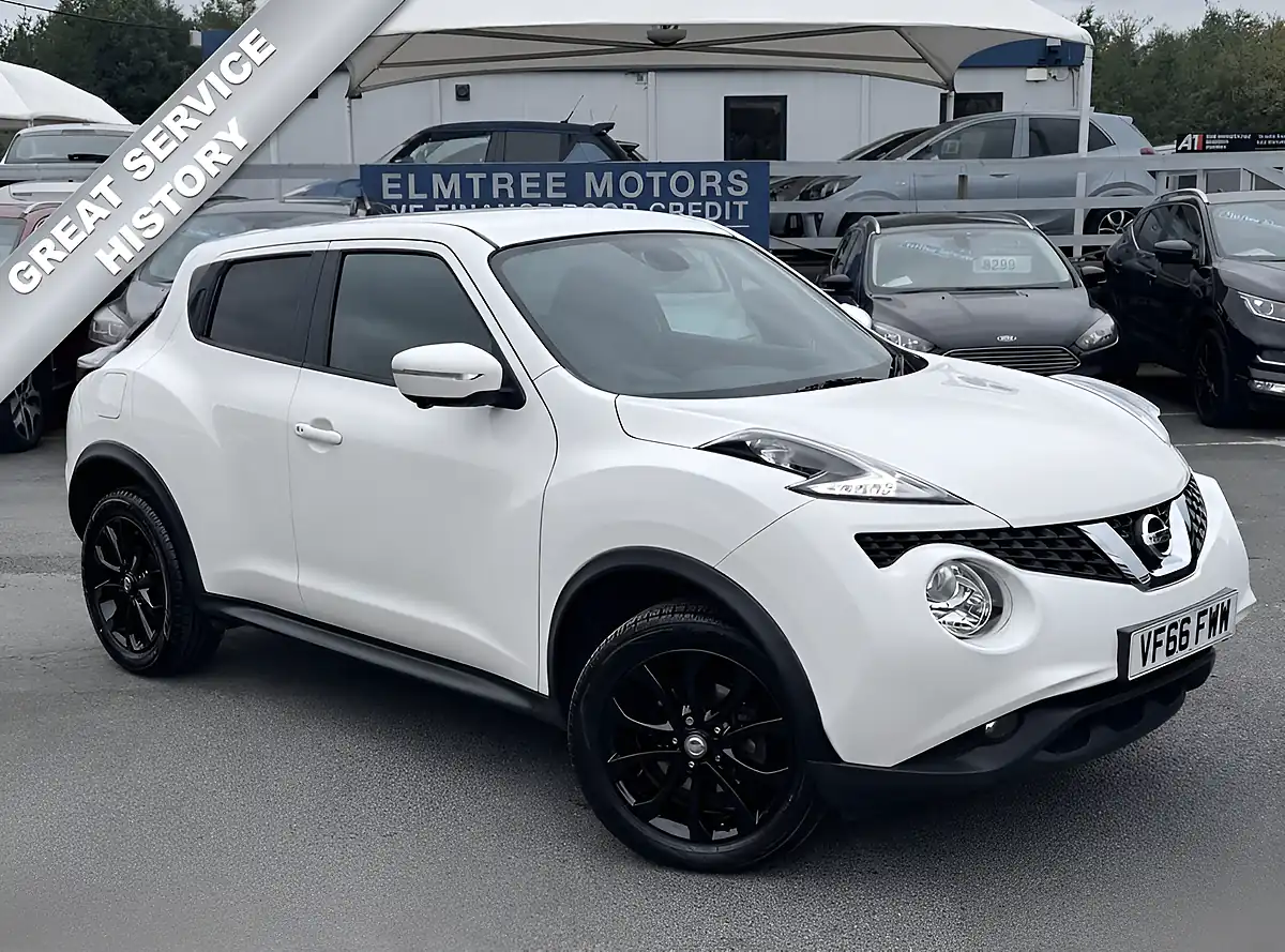 Used 2017 Nissan Juke Tekna White - Front View