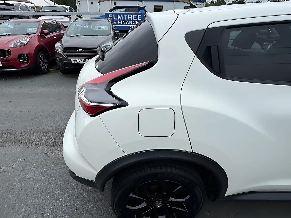 Used 2017 Nissan Juke Tekna White - Interior and Exterior details 10