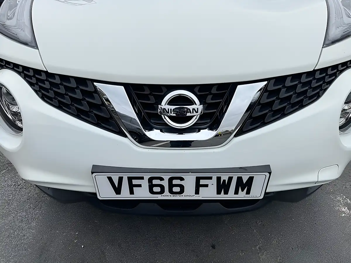 Used 2017 Nissan Juke Tekna White - Interior and Exterior details 11