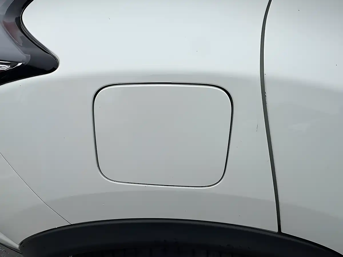 Used 2017 Nissan Juke Tekna White - Interior and Exterior details 13