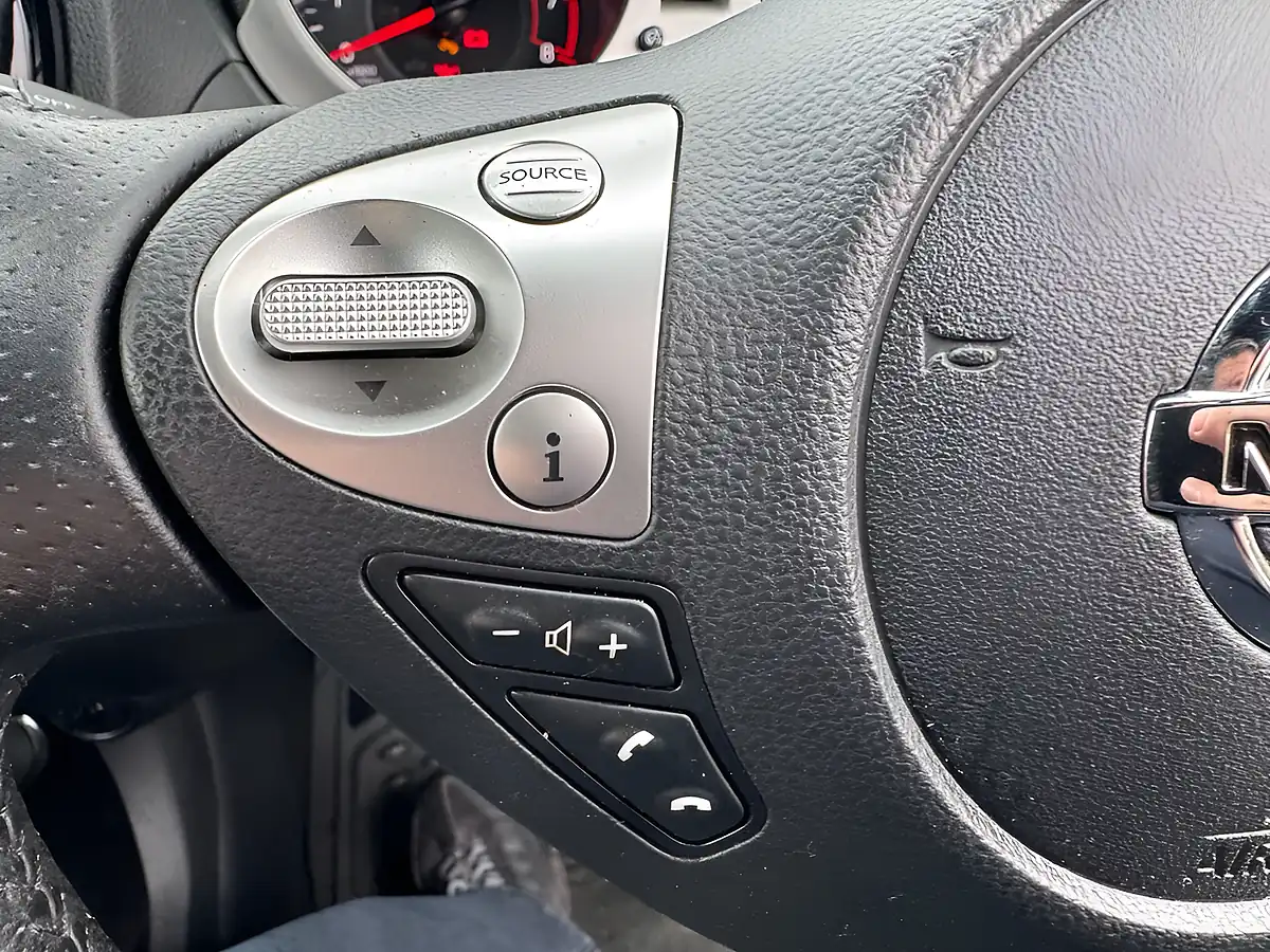 Used 2017 Nissan Juke Tekna White - Interior and Exterior details 17