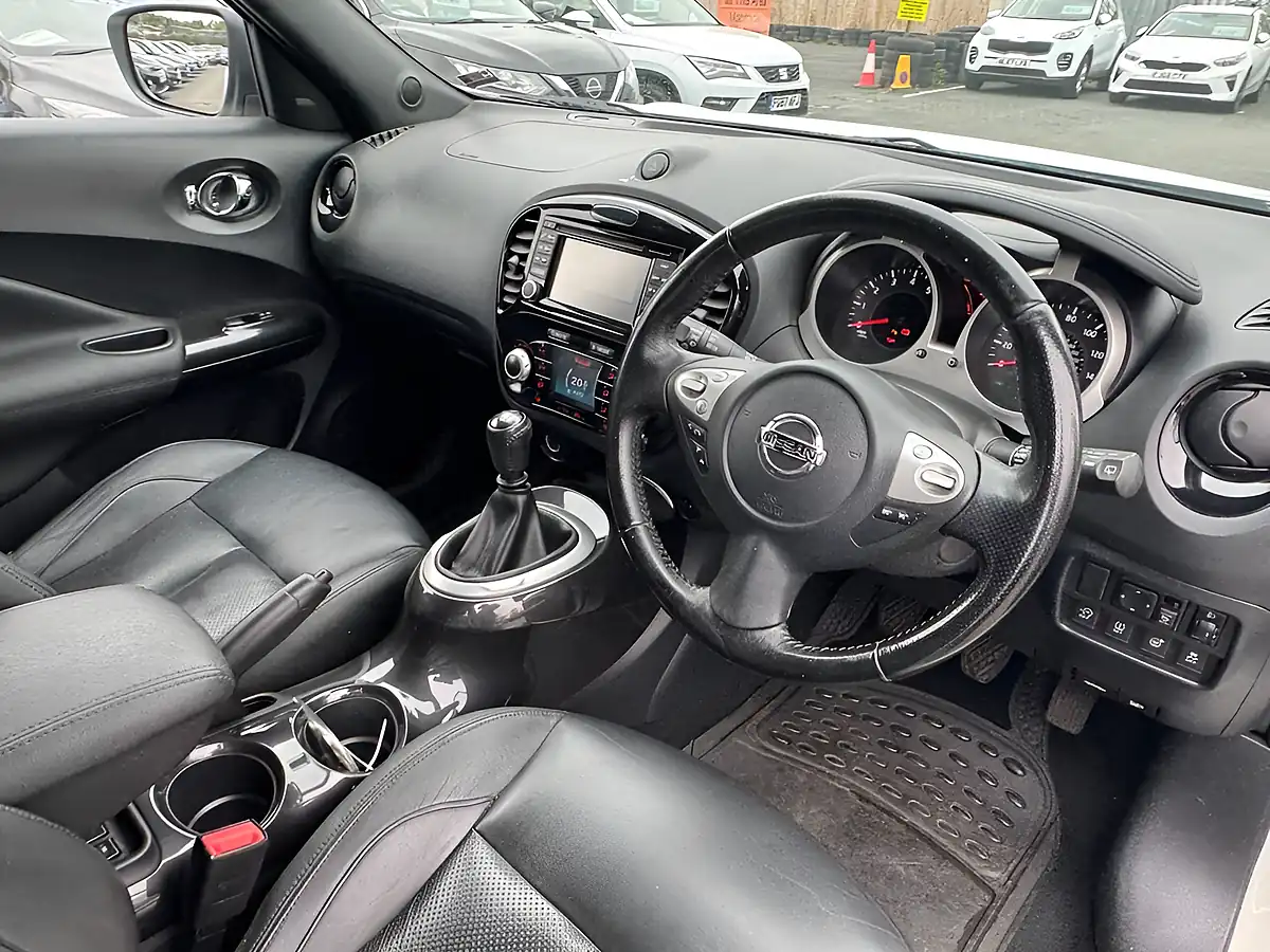 Used 2017 Nissan Juke Tekna White - Interior and Exterior details 2