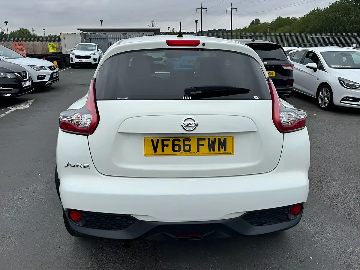 Used 2017 Nissan Juke Tekna White - Interior and Exterior details 3