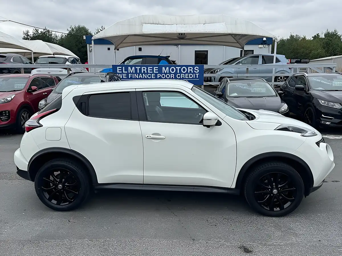 Used 2017 Nissan Juke Tekna White - Interior and Exterior details 4