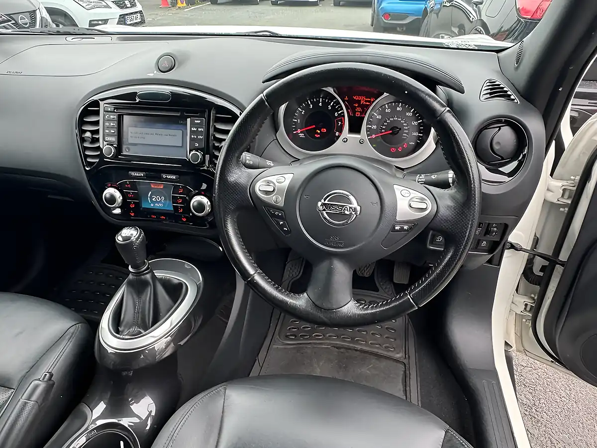Used 2017 Nissan Juke Tekna White - Interior and Exterior details 8
