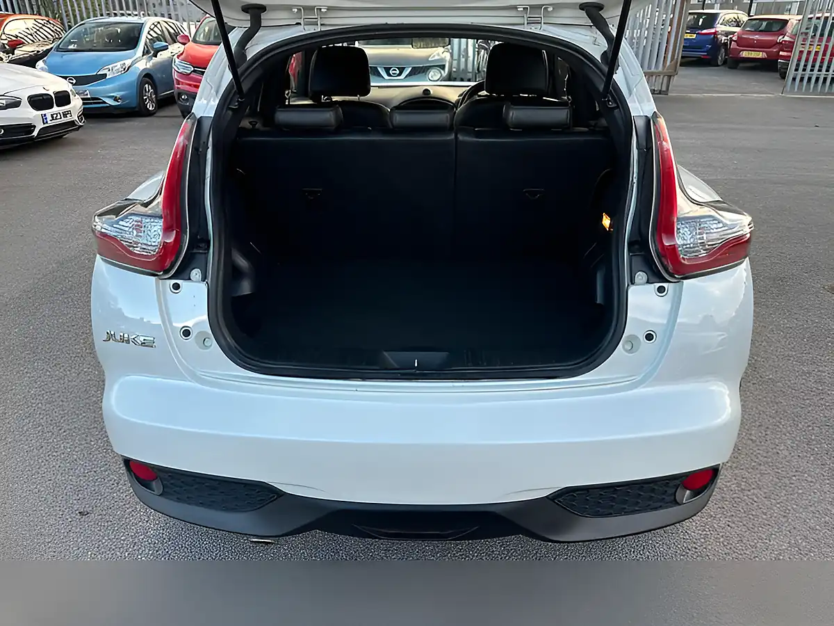 Used 2017 Nissan Juke Tekna White - Interior and Exterior details 11
