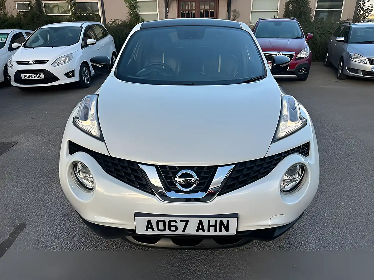Used 2017 Nissan Juke Tekna White - Interior and Exterior details 3
