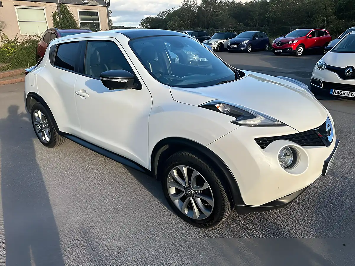 Used 2017 Nissan Juke Tekna White - Interior and Exterior details 8