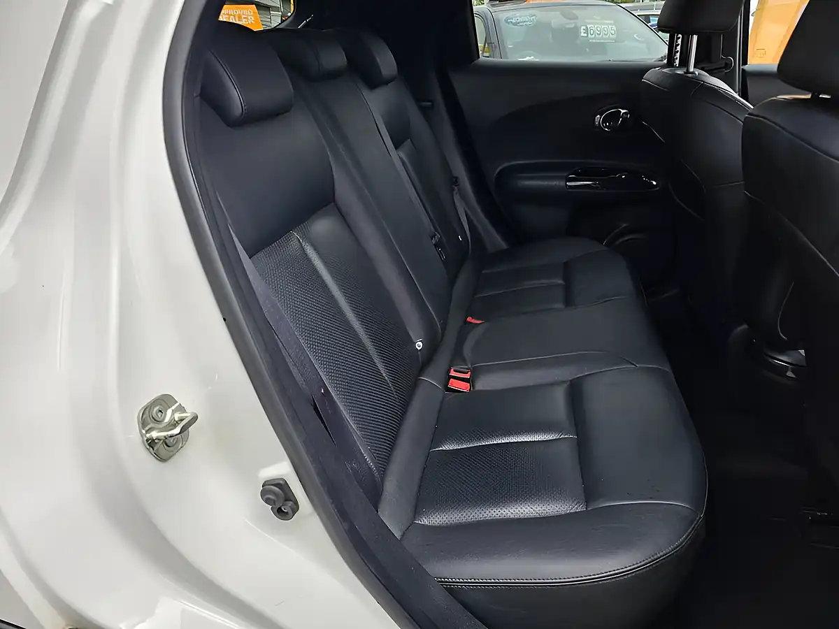 Used 2017 Nissan Juke Tekna White - Interior and Exterior details 10