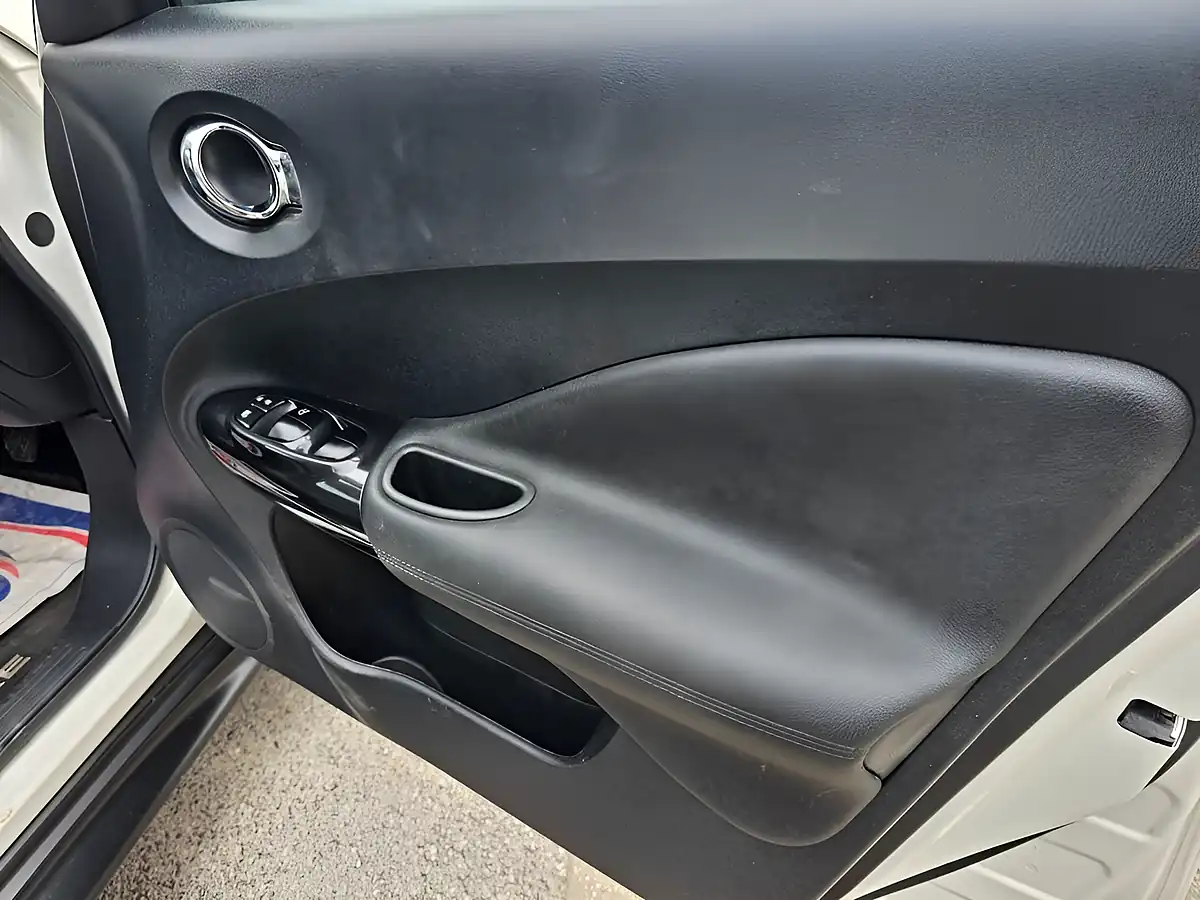 Used 2017 Nissan Juke Tekna White - Interior and Exterior details 14