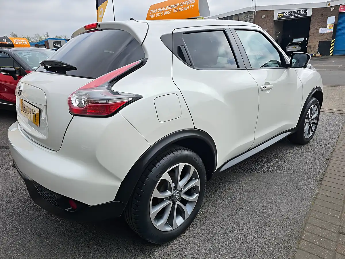 Used 2017 Nissan Juke Tekna White - Interior and Exterior details 4