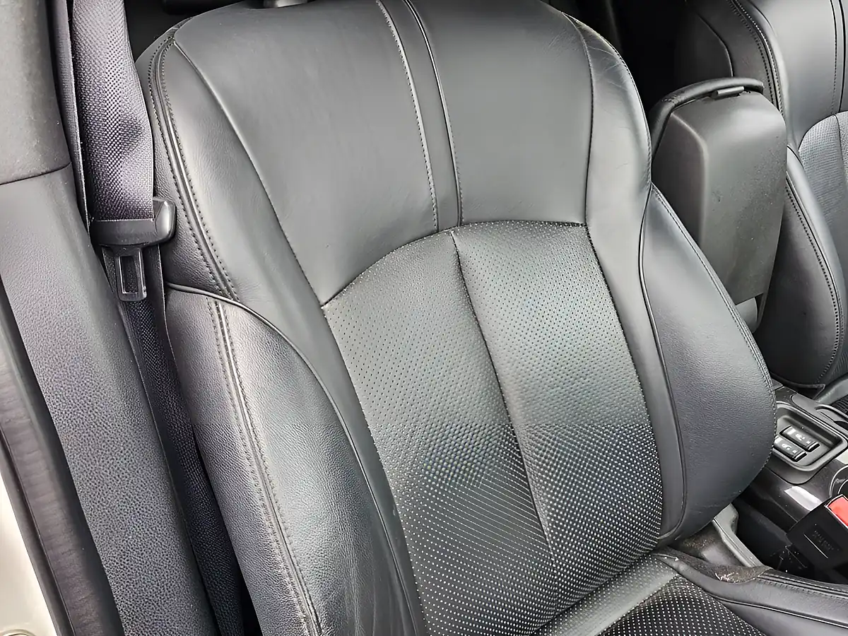 Used 2017 Nissan Juke Tekna White - Interior and Exterior details 8
