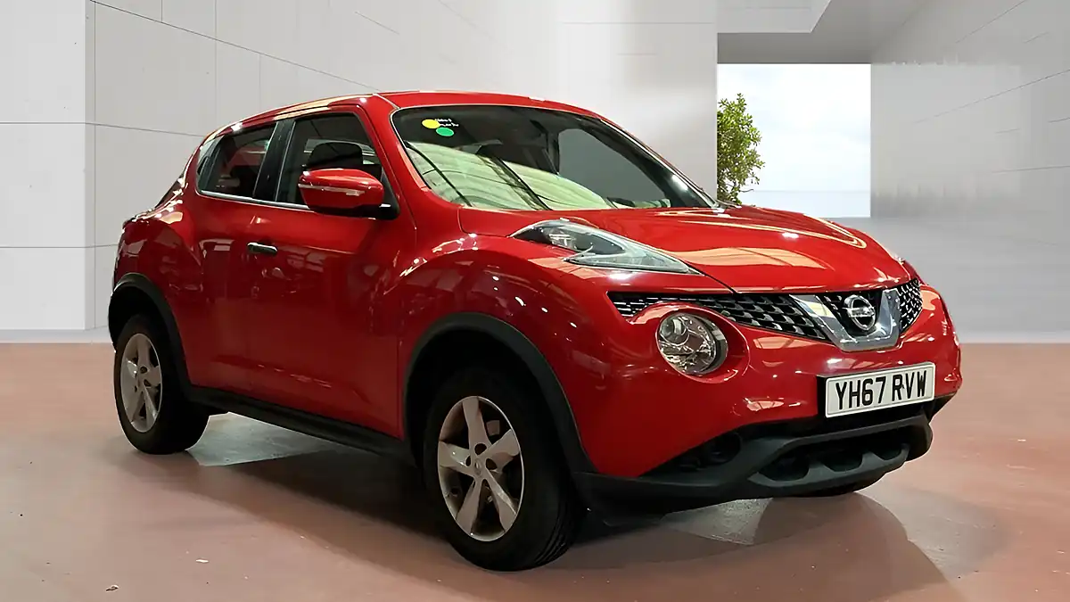 Used 2017 Nissan Juke Visia Red - Front View