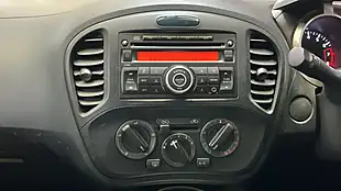 Used 2017 Nissan Juke Visia Red - Interior and Exterior details 10