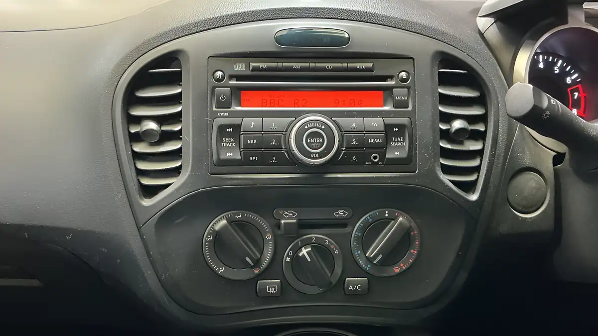 Used 2017 Nissan Juke Visia Red - Interior and Exterior details 10