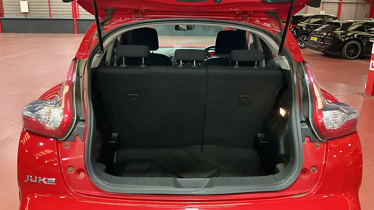Used 2017 Nissan Juke Visia Red - Interior and Exterior details 7