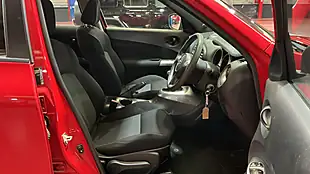 Used 2017 Nissan Juke Visia Red - Interior and Exterior details 9
