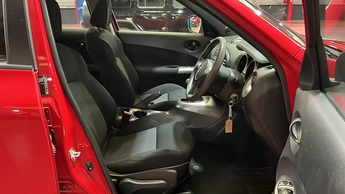 Used 2017 Nissan Juke Visia Red - Interior and Exterior details 9