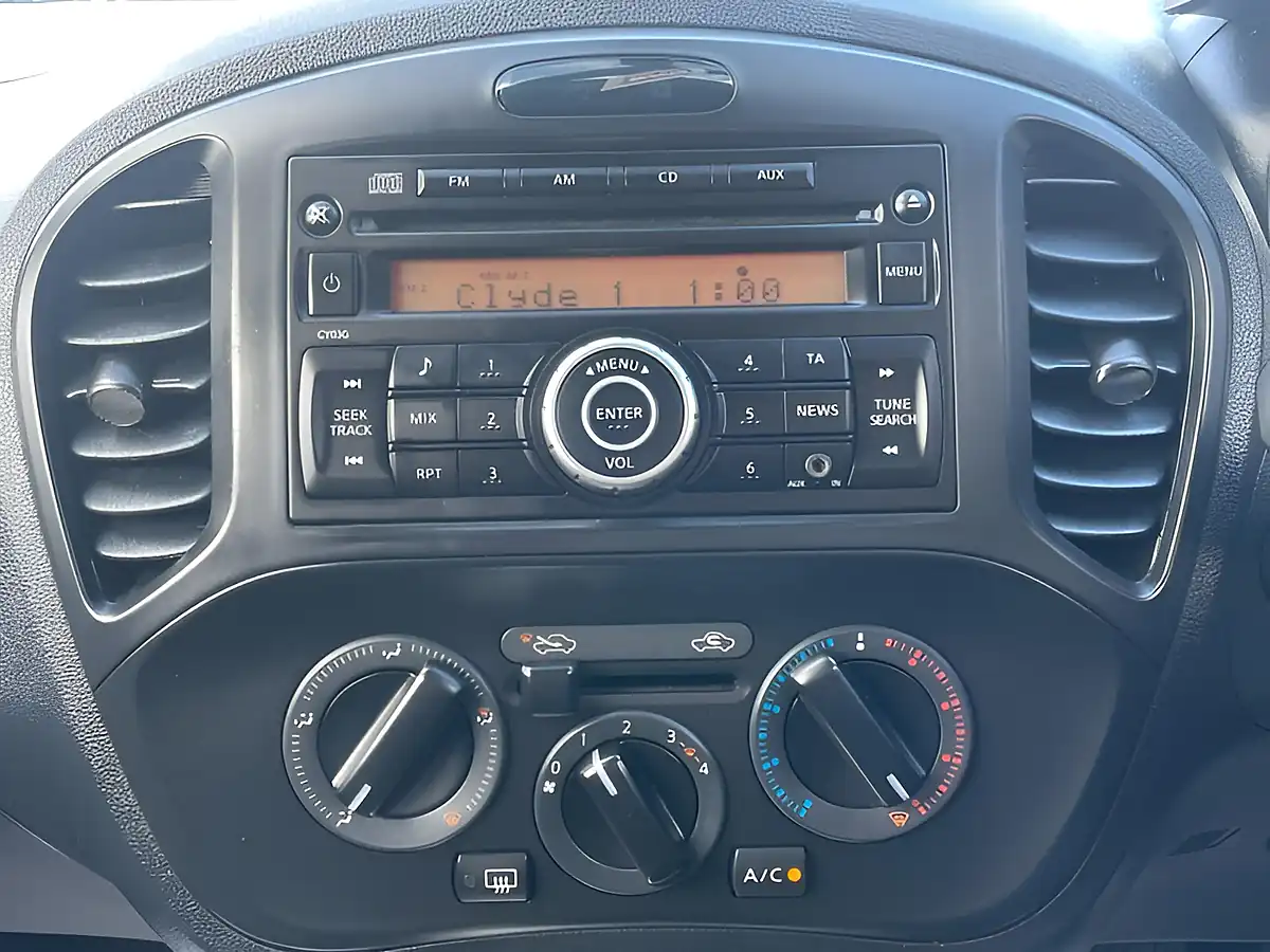 Used 2017 Nissan Juke Visia Red - Interior and Exterior details 18
