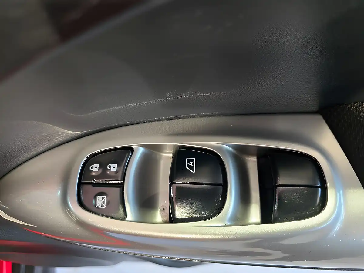 Used 2017 Nissan Juke Visia Red - Interior and Exterior details 16