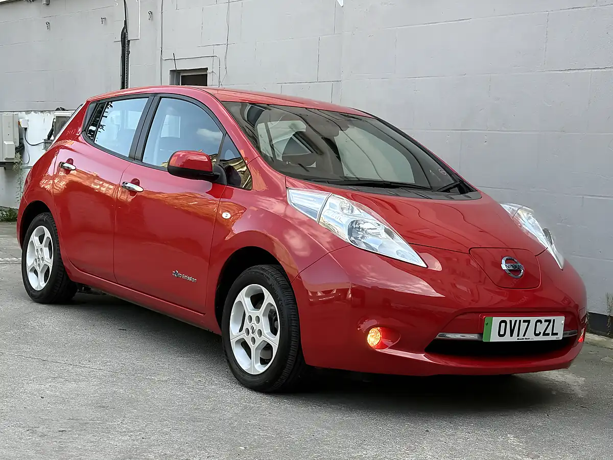 Used 2017 Nissan Leaf Acenta Red - Front View