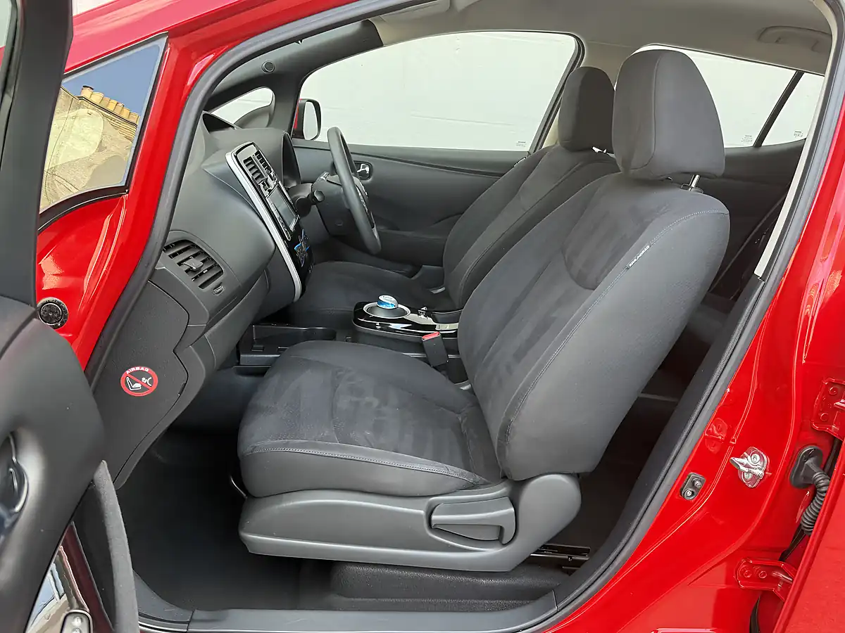 Used 2017 Nissan Leaf Acenta Red - Interior and Exterior details 11