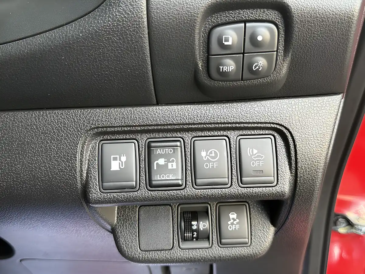 Used 2017 Nissan Leaf Acenta Red - Interior and Exterior details 15