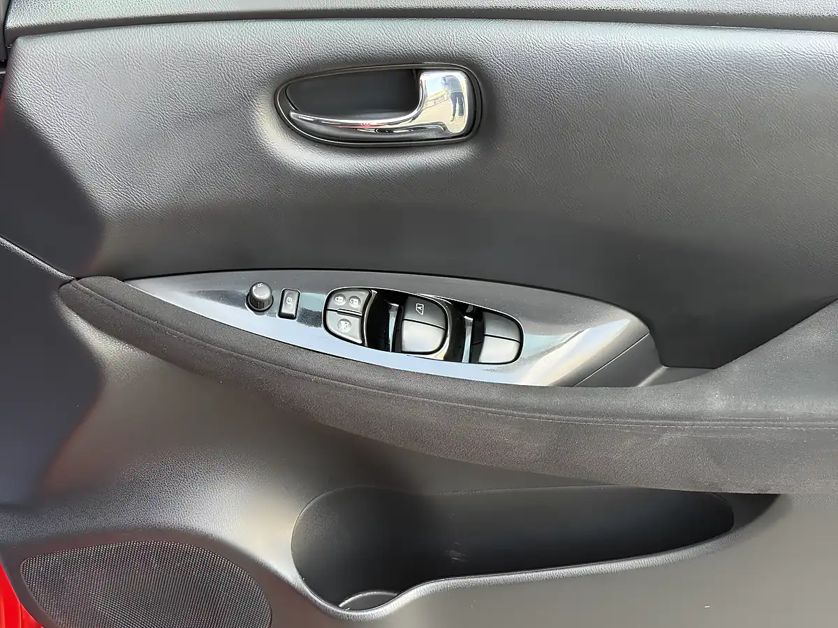Used 2017 Nissan Leaf Acenta Red - Interior and Exterior details 17