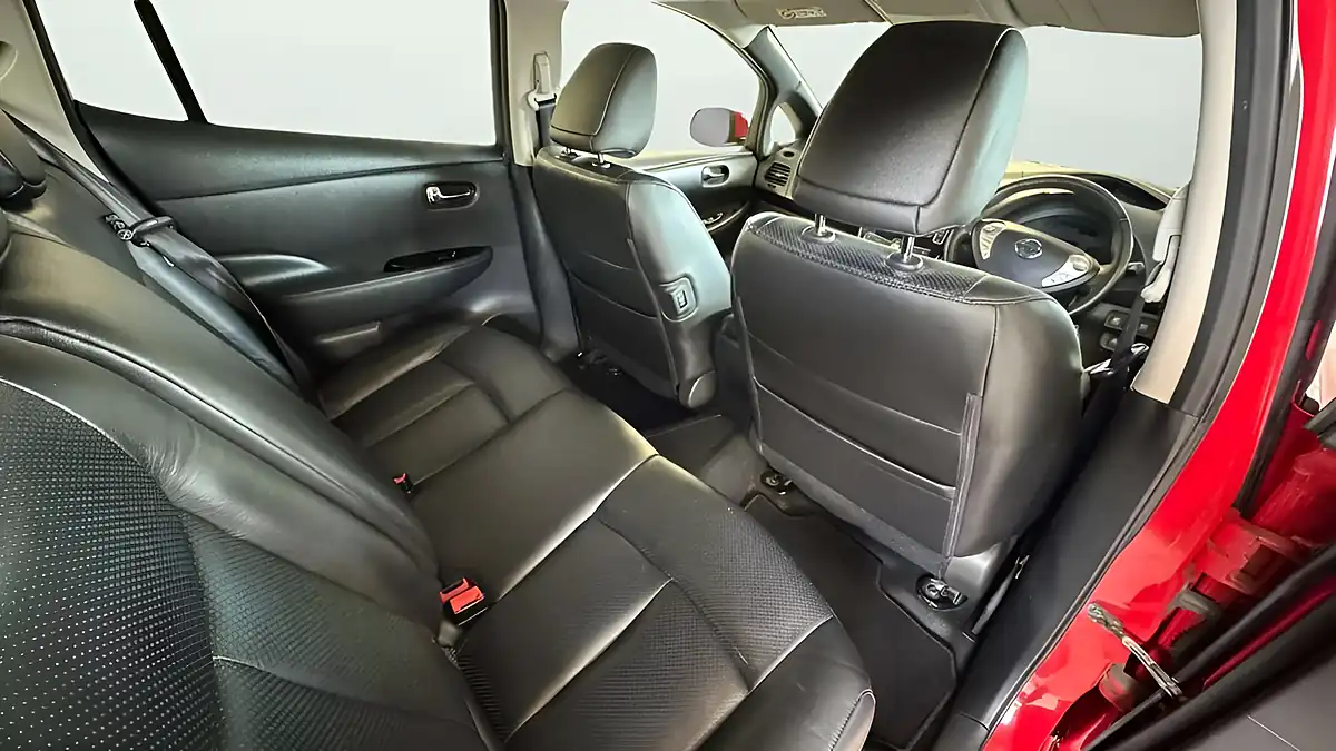 Used 2017 Nissan Leaf Tekna Red - Interior and Exterior details 14