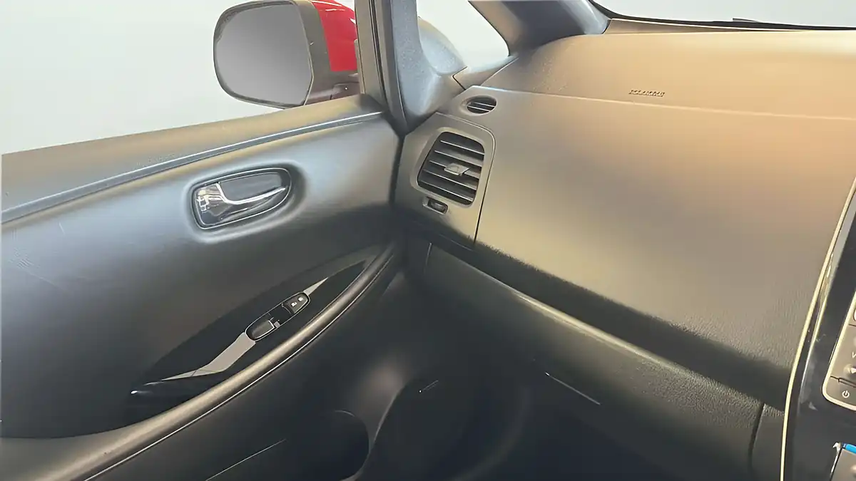 Used 2017 Nissan Leaf Tekna Red - Interior and Exterior details 17