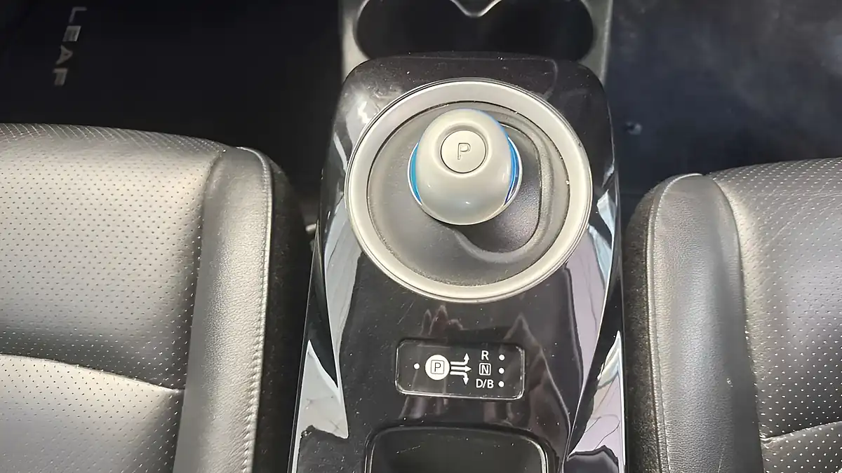 Used 2017 Nissan Leaf Tekna Red - Interior and Exterior details 18