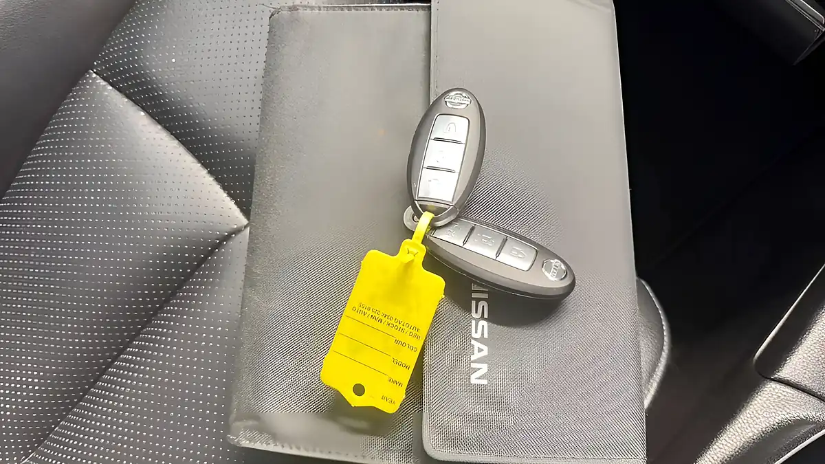 Used 2017 Nissan Leaf Tekna Red - Interior and Exterior details 19