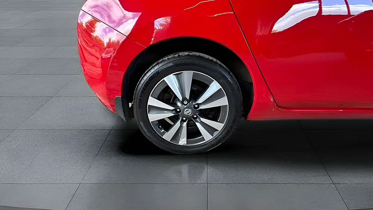 Used 2017 Nissan Leaf Tekna Red - Interior and Exterior details 20