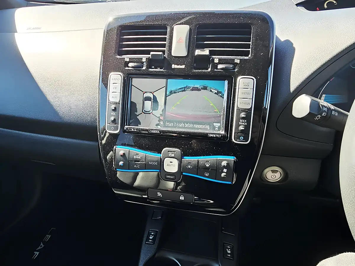 Used 2017 Nissan Leaf Tekna Red - Interior and Exterior details 12